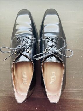 Pertini Black Patent Lace-Up Oxfords